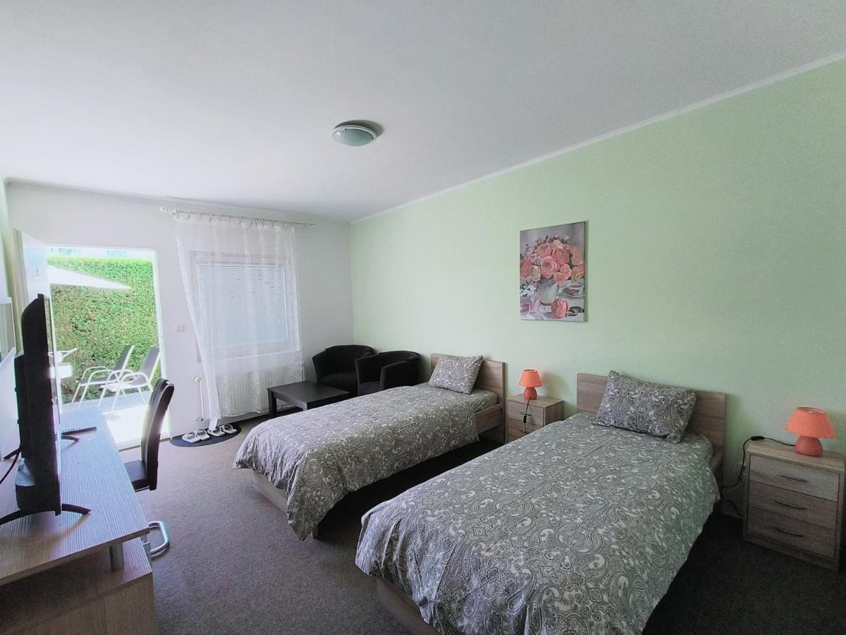 Cozy Room With Garden In ブラチスラヴァ エクステリア 写真