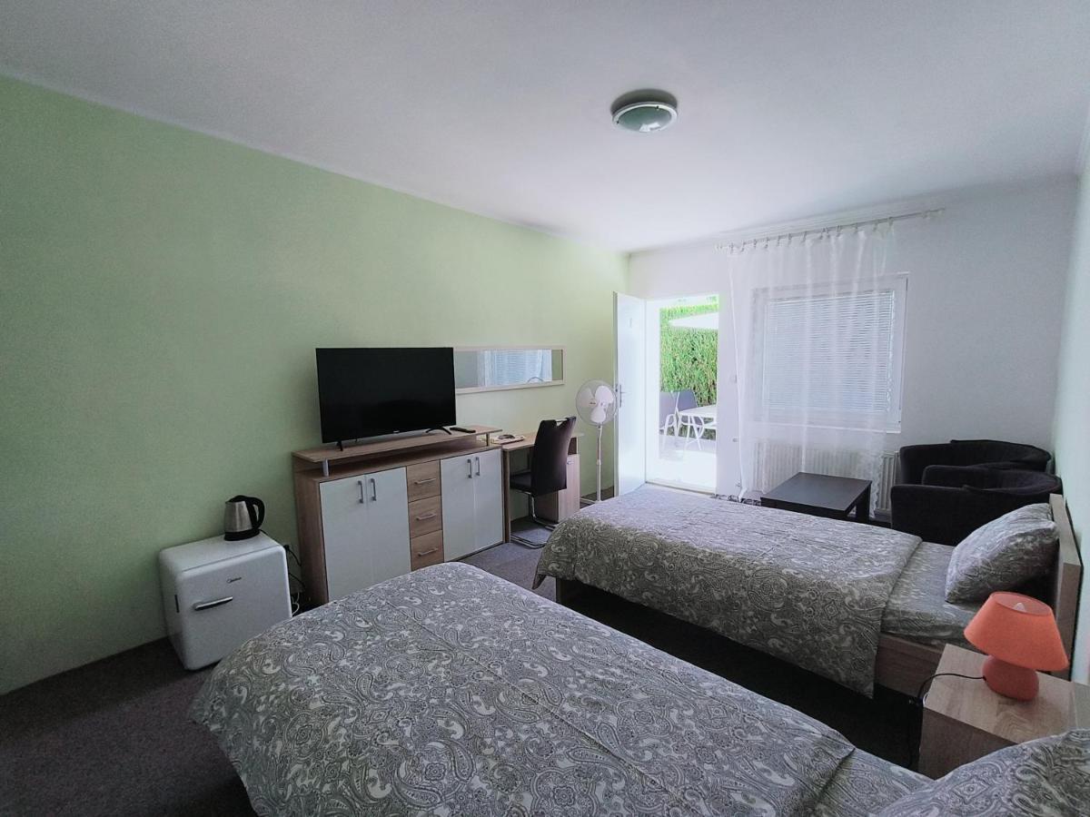 Cozy Room With Garden In ブラチスラヴァ エクステリア 写真