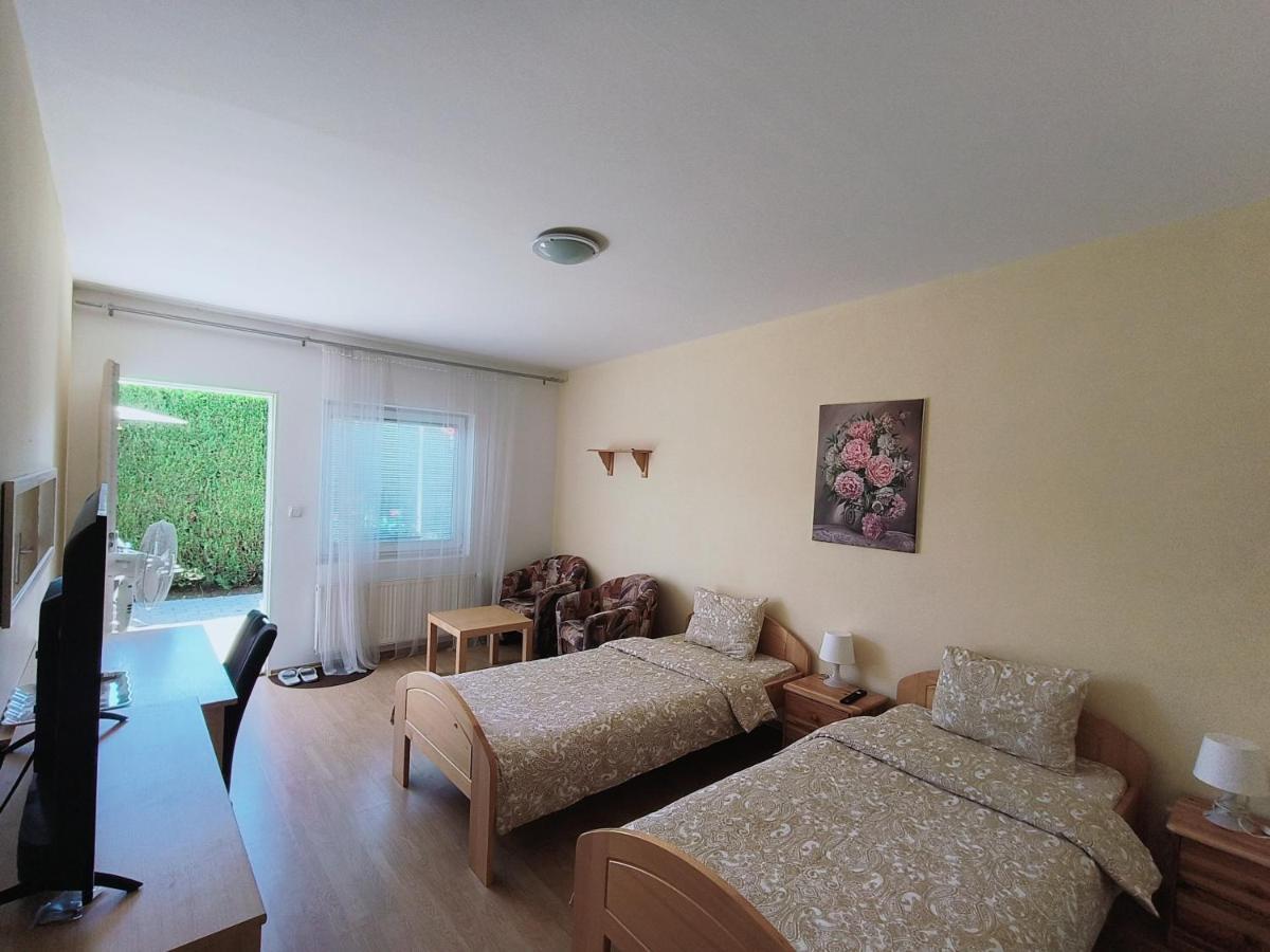 Cozy Room With Garden In ブラチスラヴァ エクステリア 写真