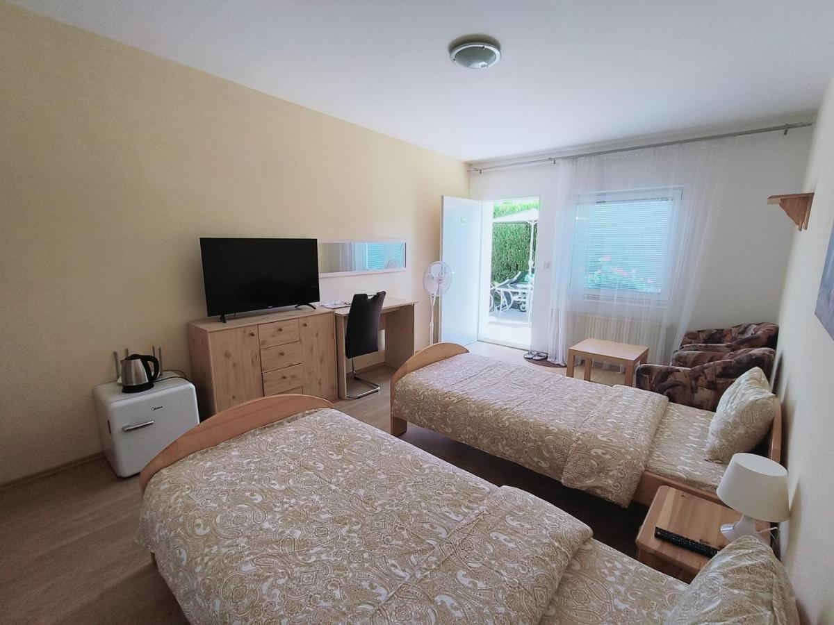 Cozy Room With Garden In ブラチスラヴァ エクステリア 写真