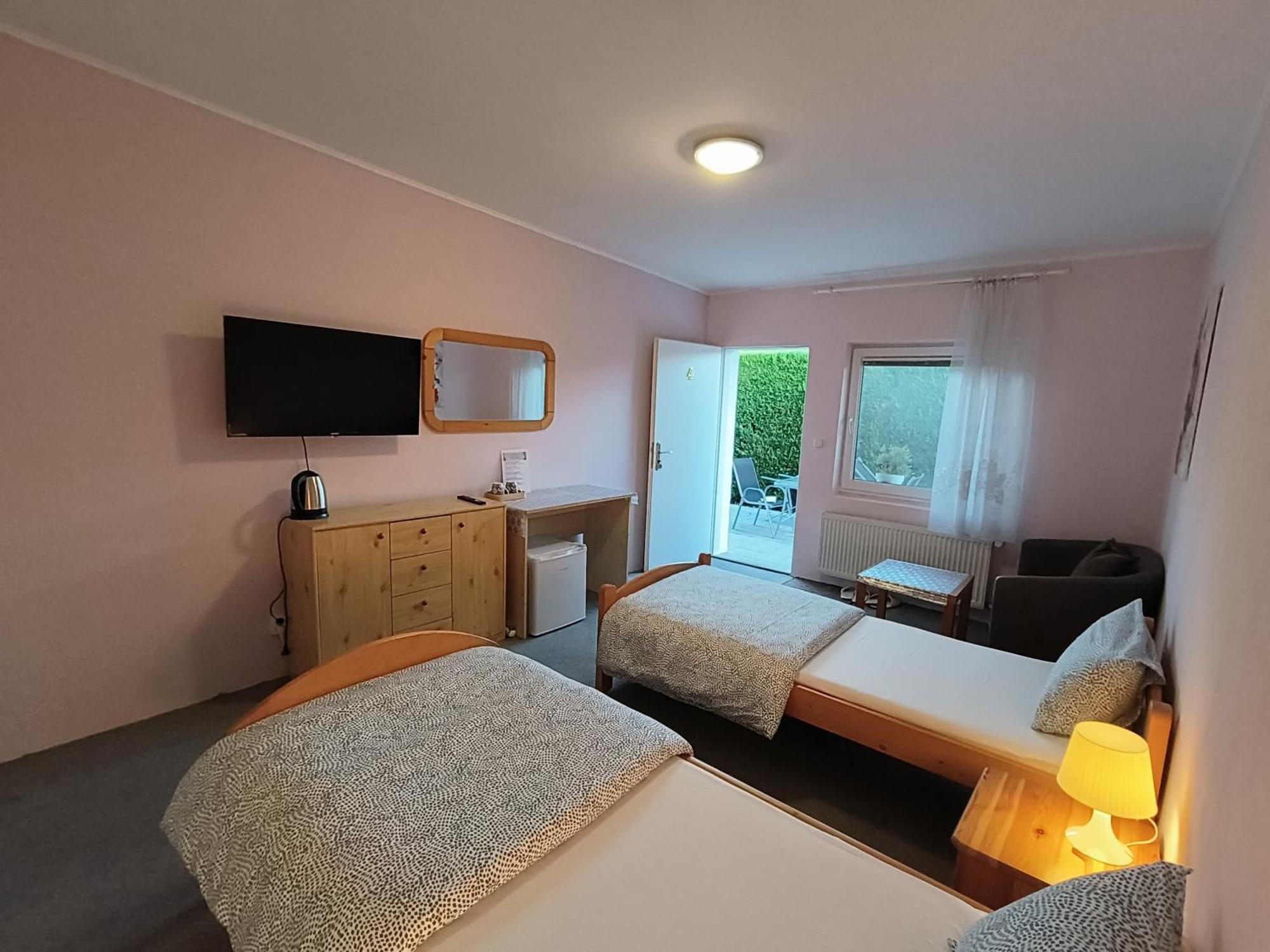Cozy Room With Garden In ブラチスラヴァ エクステリア 写真