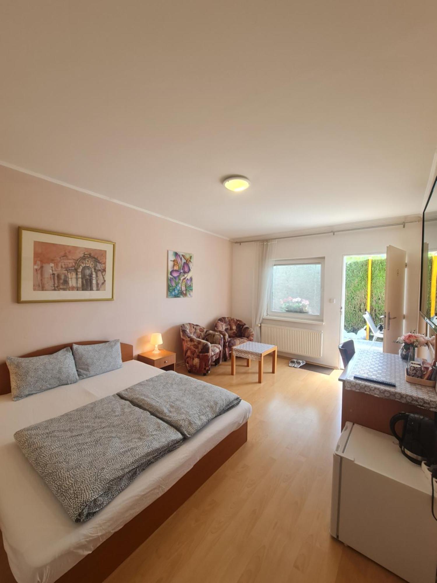 Cozy Room With Garden In ブラチスラヴァ エクステリア 写真