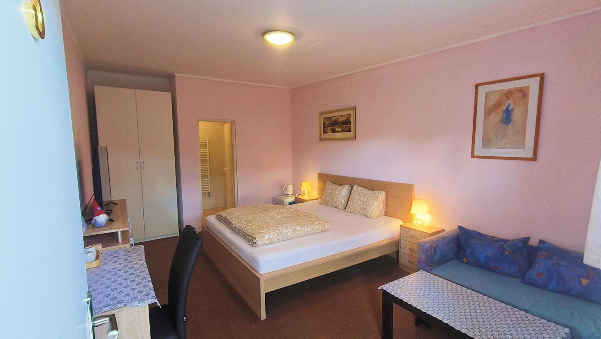 Cozy Room With Garden In ブラチスラヴァ エクステリア 写真