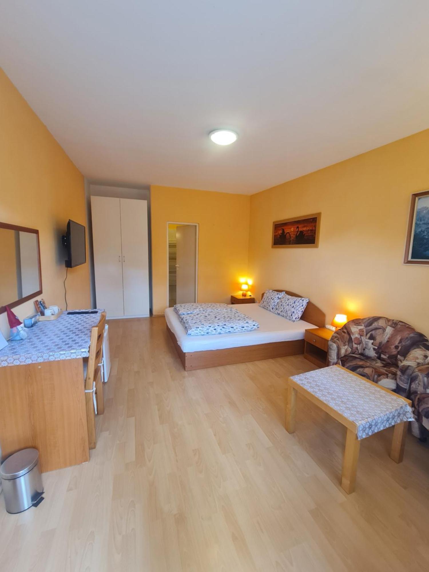 Cozy Room With Garden In ブラチスラヴァ エクステリア 写真